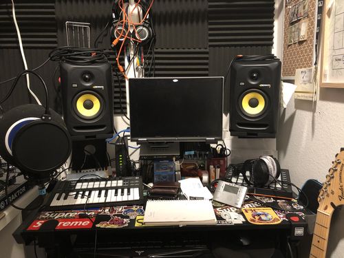 Customer photo review of SOUNDRISE PRO Studio Monitor Stands 9" | Made in USA | Pair