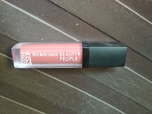 Customer photo review of Beauty People Ultra Matte Kiss Proof Liquid Lipstick