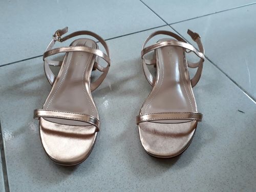 Customer photo review of Karlie Flat Sandals