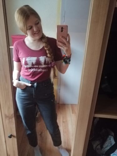 Customer photo review of LANDMÄDCHEN WEISS - Damen Premiumshirt