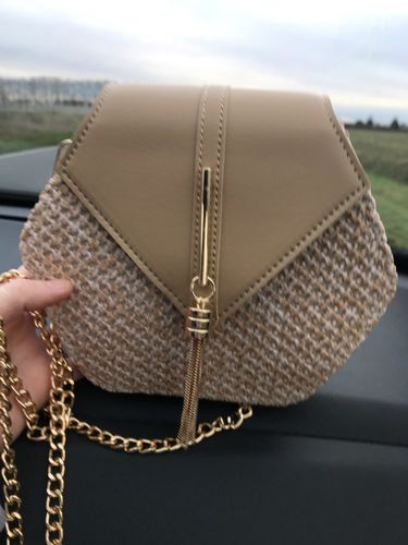 Customer photo review of Beachstar - Strohgewebte Umhängetasche mit Leder Verschluss