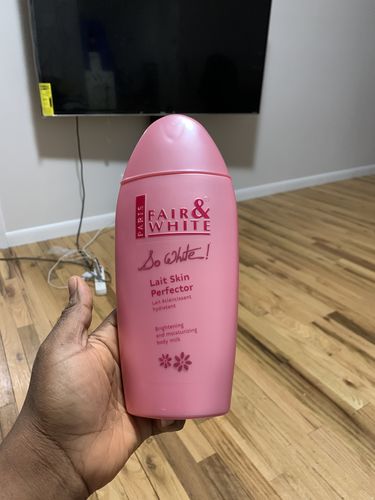 Customer photo review of Fair and White So White Skin Perfector Body Lotion 500ml / 16.90 fl oz