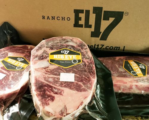 Reseña con foto de un cliente sobre Rib Eye Steak