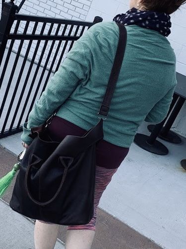 Customer photo review of Retro Women Casual Leather Dark Brown Handbag