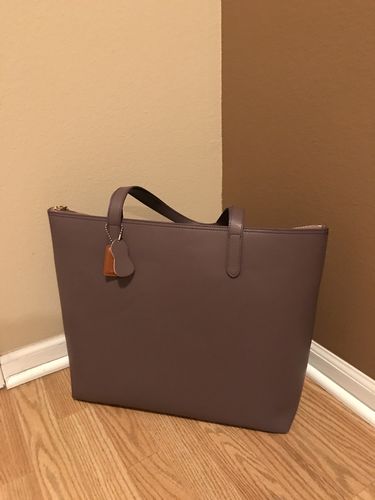 Customer photo review of Venice Leather Zipper Tote