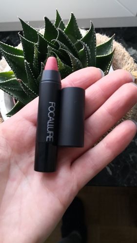 Customer photo review of FOCALLURE LONG LASTING LIPSTICK