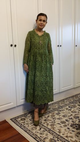 Customer photo review of Buykud Hand- Made Floral  Green Long Sleeve Plus Size  Dress