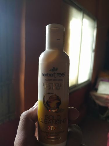 Customer photo review of Herbal Tree Gold Cleansing Lotion with Gold Dust