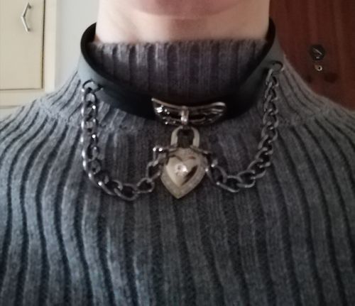 Customer photo review of 'Firetrap' Heart Chain Goth Choker
