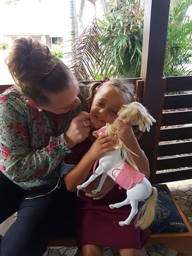 Customer photo review of JuvaBun Messy Bun