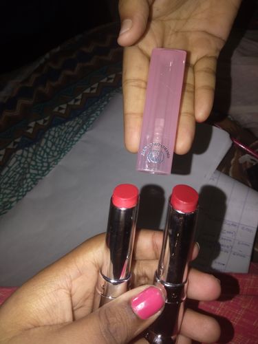 Customer photo review of Mad About Colors Nude Addict Ultra Matte Lipstick