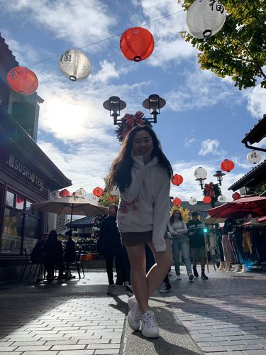 Customer photo review of "FALLING SAKURA" HOODIE