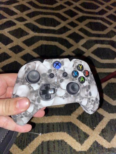 Customer photo review of White Skulls - XBOX One Controller Skin