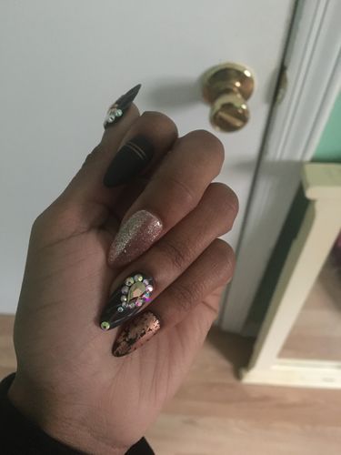 Customer photo review of BLACK SWAN ROSE GOLD SWAROVSKI SET