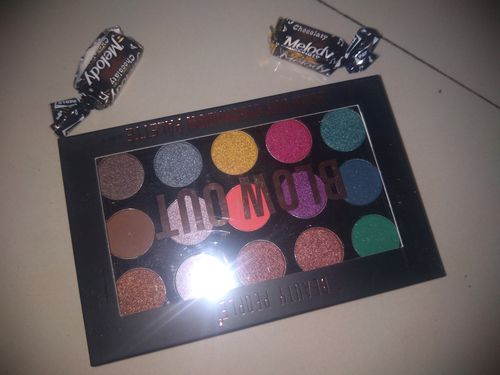 Customer photo review of Beauty People Blow Out Eye Shadow Palette - 15 Colors - Intense 01