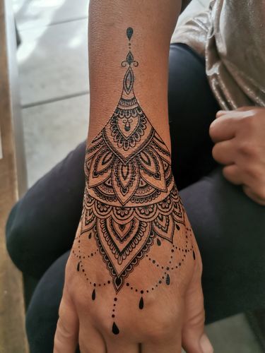 Customer photo review of Underboobs ornemental 2