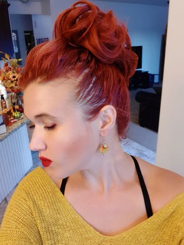Customer photo review of JuvaBun Messy Bun
