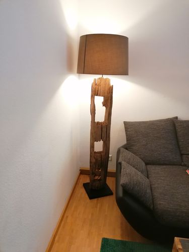Customer photo review of Stehllampe Holzstamm LIGHT WINTER Höhe 175 cm | Lampenschirm: Braun
