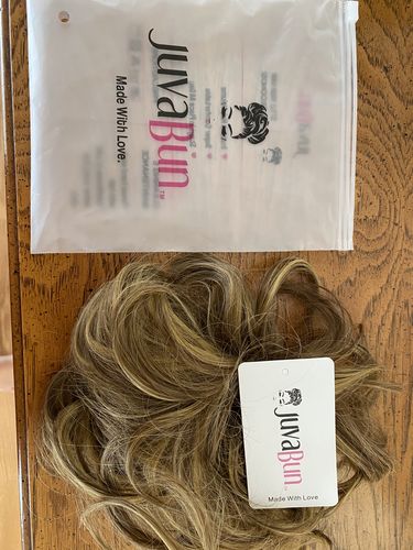 Customer photo review of JuvaBun Messy Bun