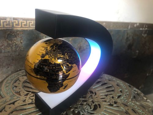 Customer photo review of GLOBELIGHT  - Magnetic Levitating Globe Lamp
