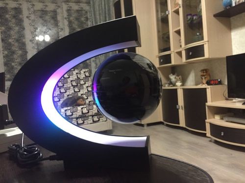 Customer photo review of GLOBELIGHT  - Magnetic Levitating Globe Lamp