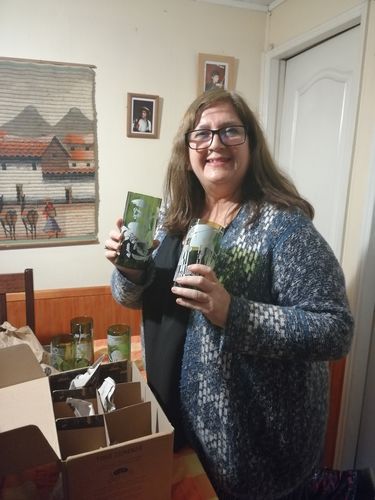 Customer photo review of Brindemos por ellos mini