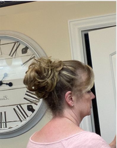 Customer photo review of JuvaBun Messy Bun