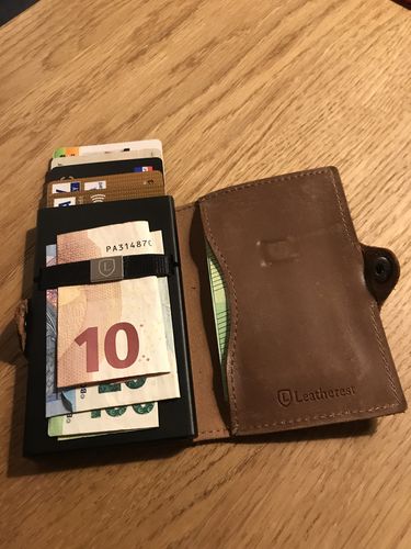 Customer photo review of Everest Smart Wallet