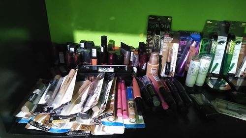Customer photo review of Caja Surtida Loreal - Maybelline - L.A Colors - Venta al mayor 125PZS (LOMA)
