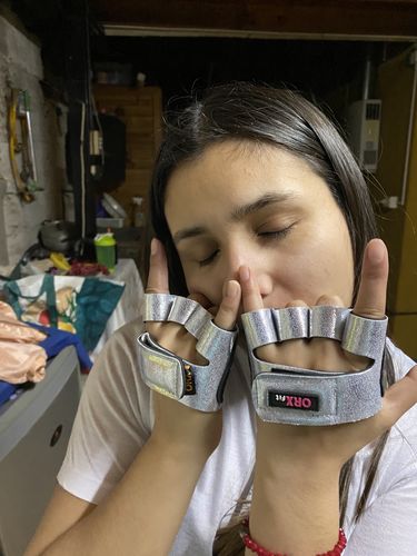 Customer photo review of Guantes Pesas GRAB Mujer