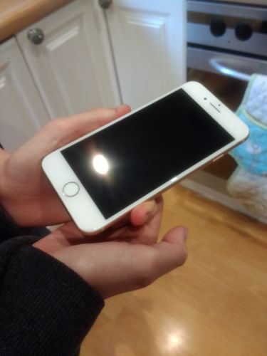 Customer photo review of Apple iPhone 8 64GB Gold Unlocked Refurbished Excellent
