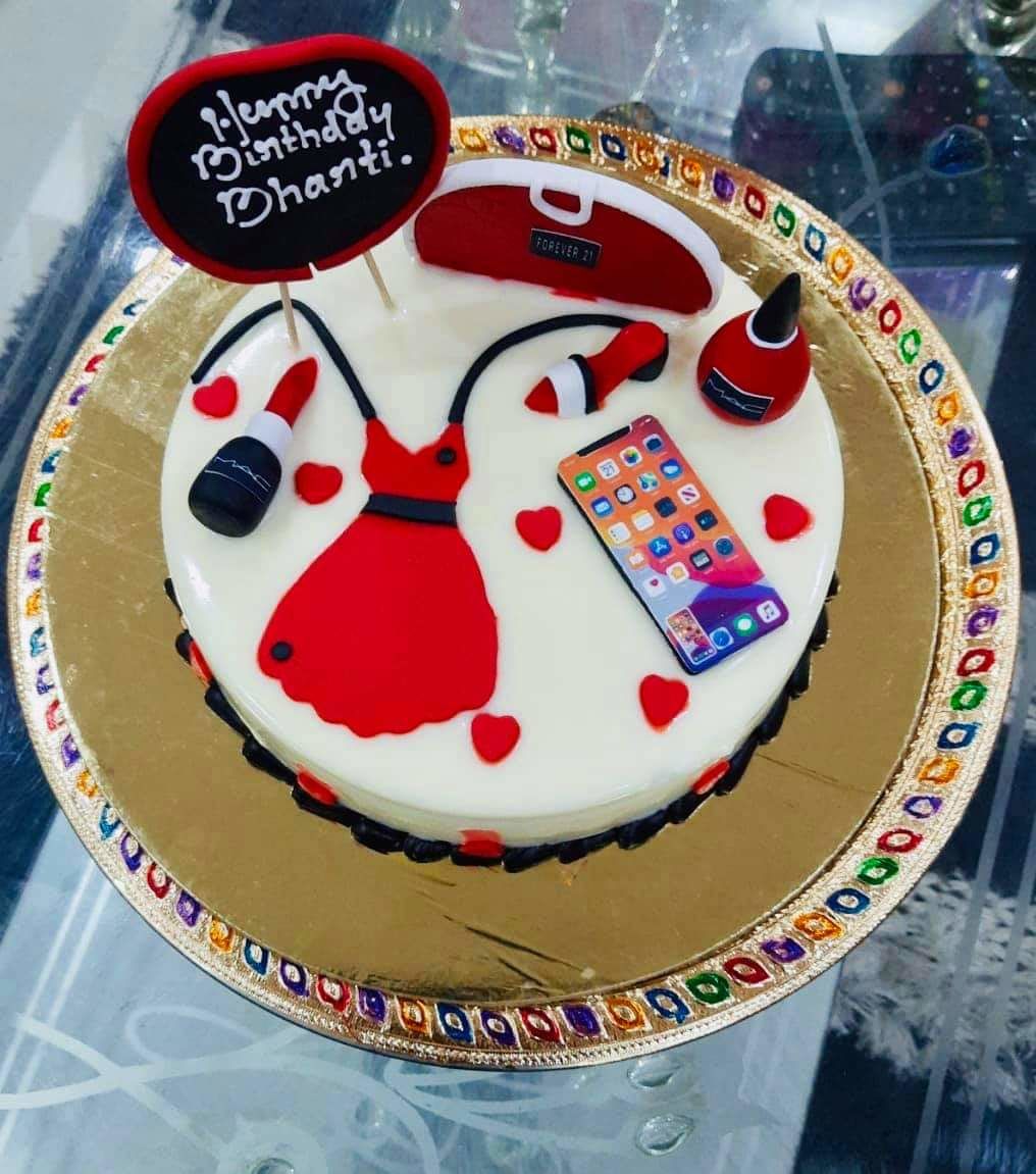 Customer photo review of Cake for a fashionista