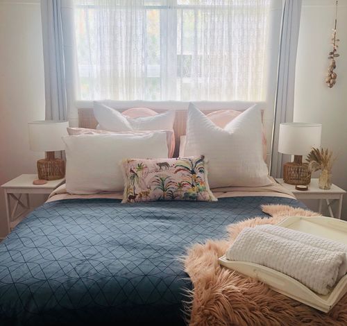 Customer photo review of Luxury Waterproof Bed Blanket - Blue Trim - Blue/White