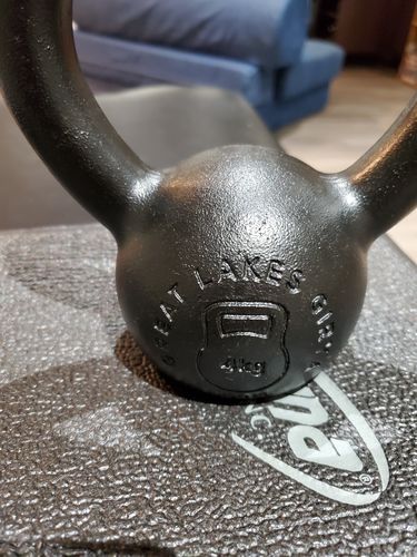 Customer photo review of 4kg / 9lbs E-coated Cast Iron Kettlebell