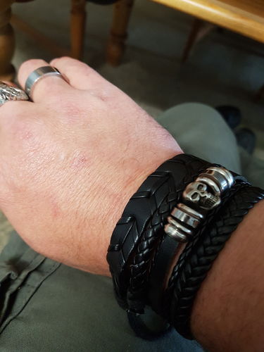 Customer photo review of Alecto-Armband