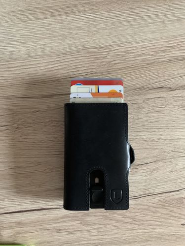 Customer photo review of Everest Smart Wallet