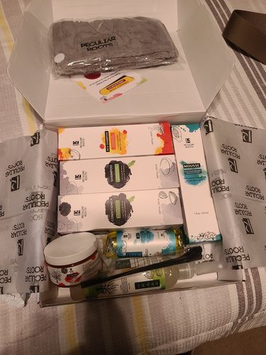 Customer photo review of Entire Peculiar Roots Locs & Natural Hair Box (PRE-ORDER)
