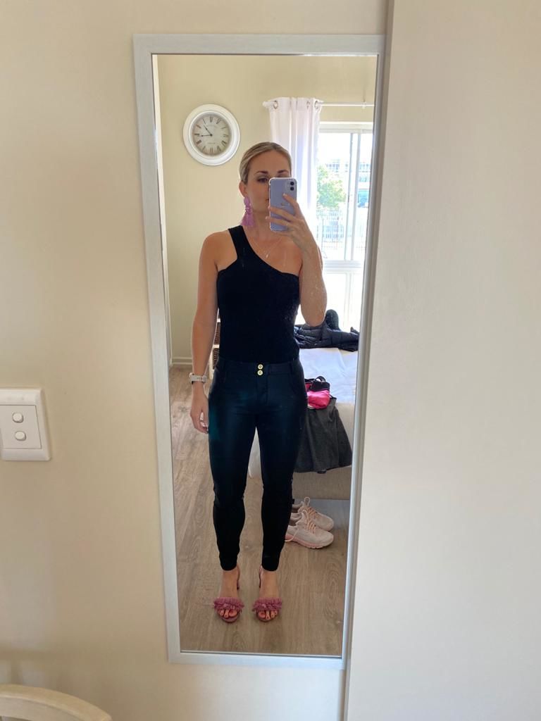 Customer photo review of Butt lifting faux leather stretch pants - matt black