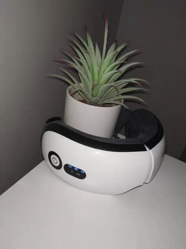 Customer photo review of Eyeology™ Intelligent Eye Massager
