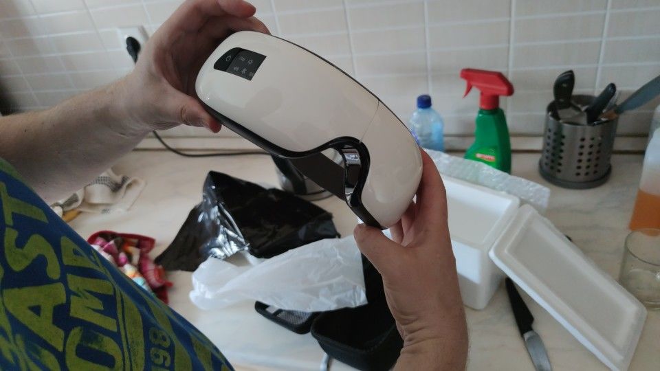 Customer photo review of Eyeology™ Intelligent Eye Massager