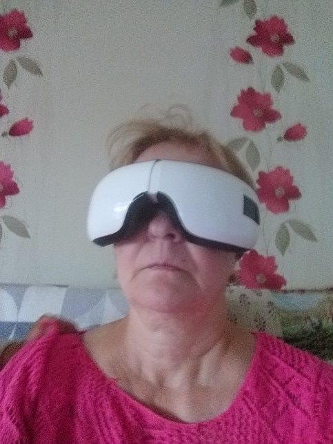 Customer photo review of Eyeology™ Intelligent Eye Massager