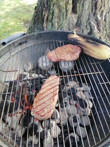 Reseña con foto de un cliente sobre New York Steak