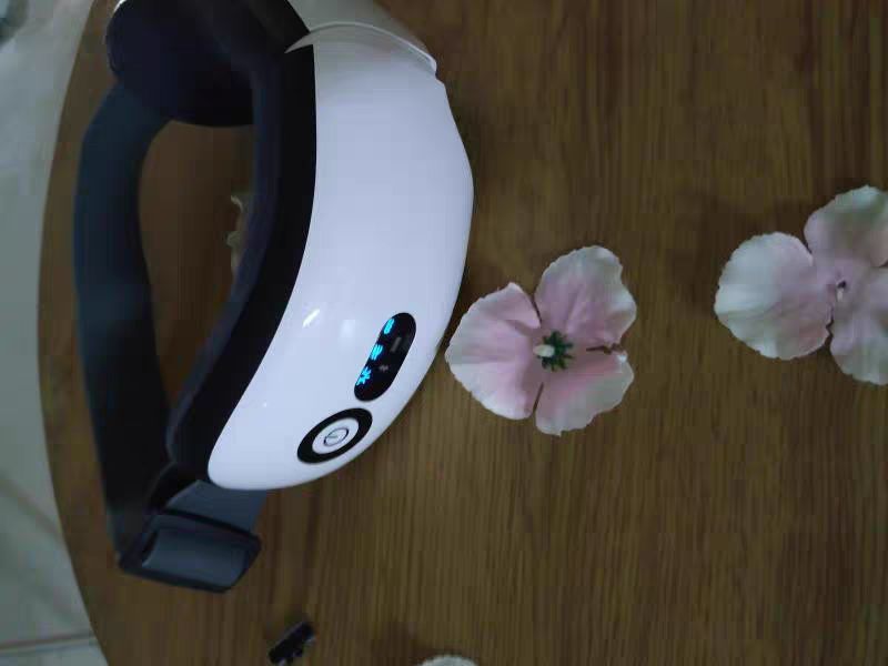 Customer photo review of Eyeology™ Intelligent Eye Massager