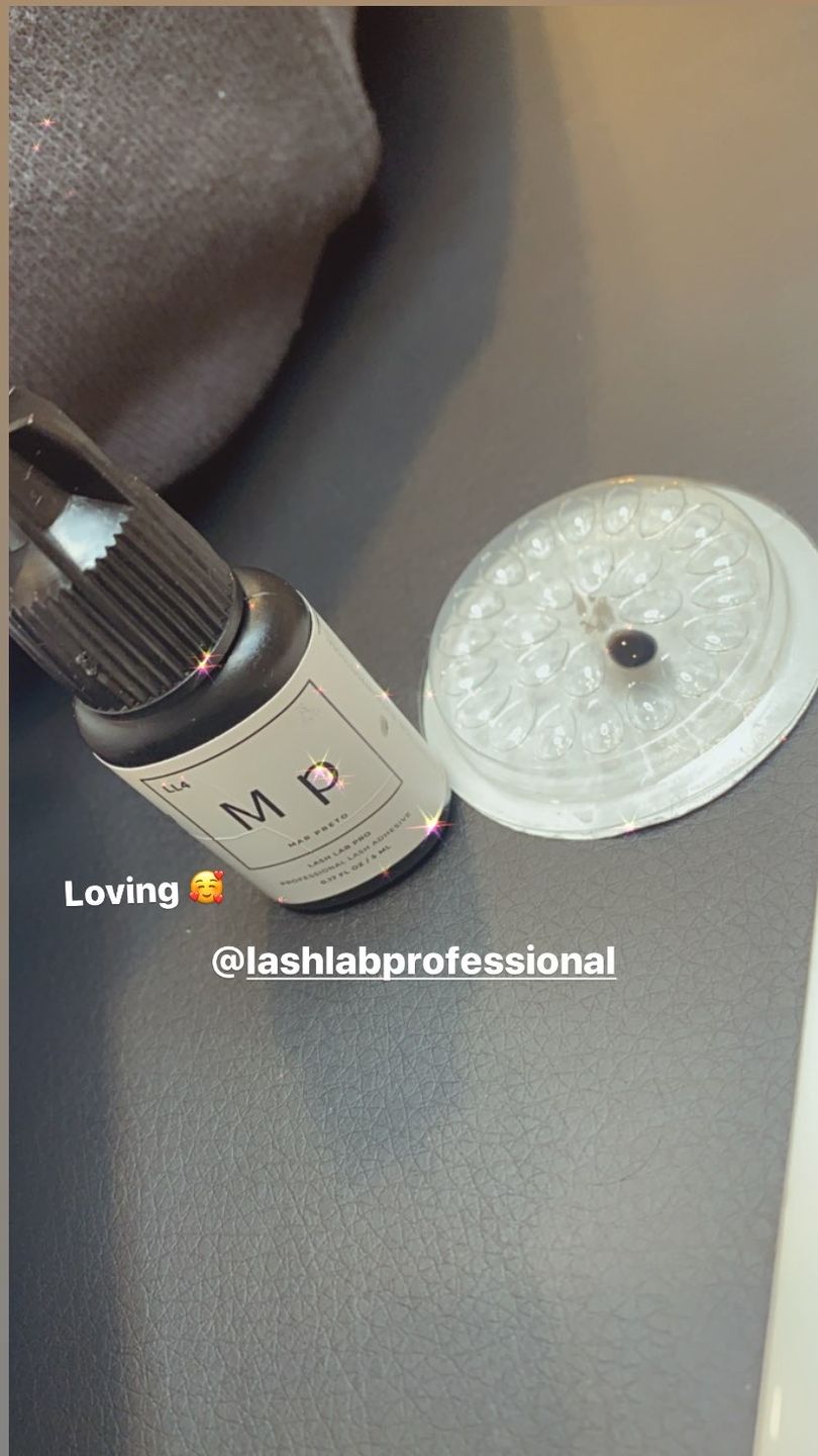 Customer photo review of Mar Preto Black Lash Adhesive