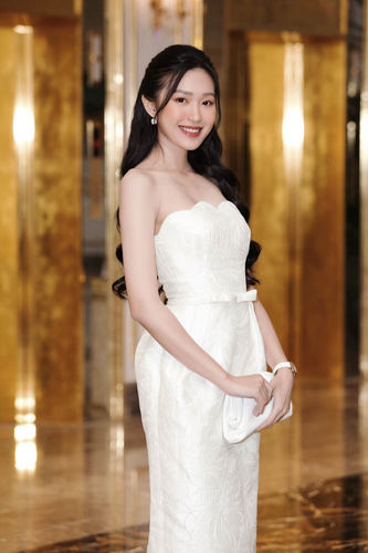 Customer photo review of BELLE Petal Midi Dress