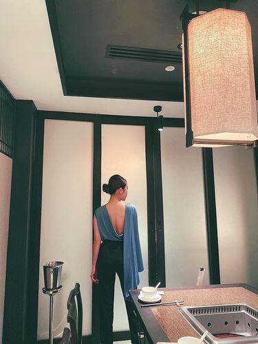 Customer photo review of Backscarf Silk Top