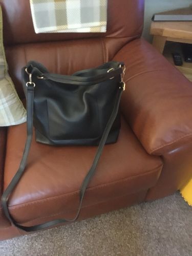 Customer photo review of BLACK SIMPLE HOLDALL HANDBAG WITH DETACHABLE INNER BAG AND LONG STRAP