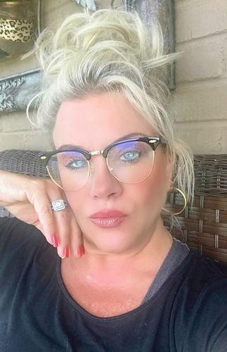 Customer photo review of JuvaBun Messy Bun