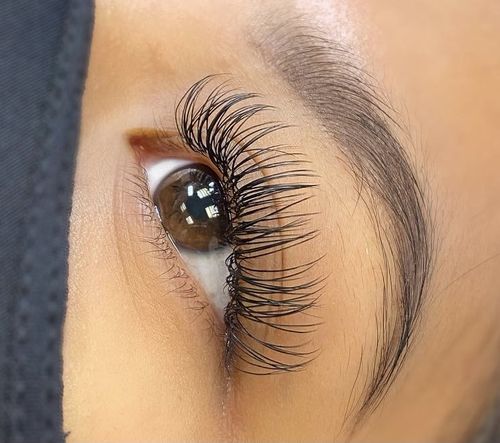 Customer photo review of 0.20 Flat Split Tip Cashmere Eyelash Extensions (16 lines)