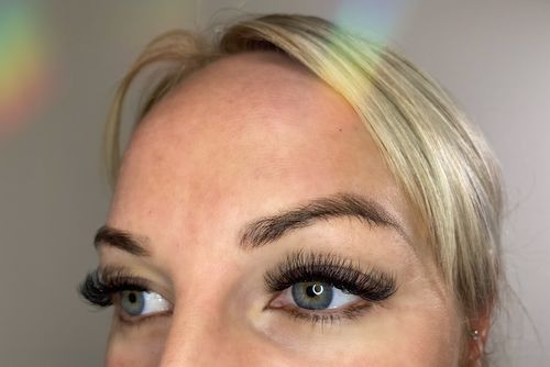 Customer photo review of 0.20 Flat Split Tip Cashmere Eyelash Extensions (16 lines)